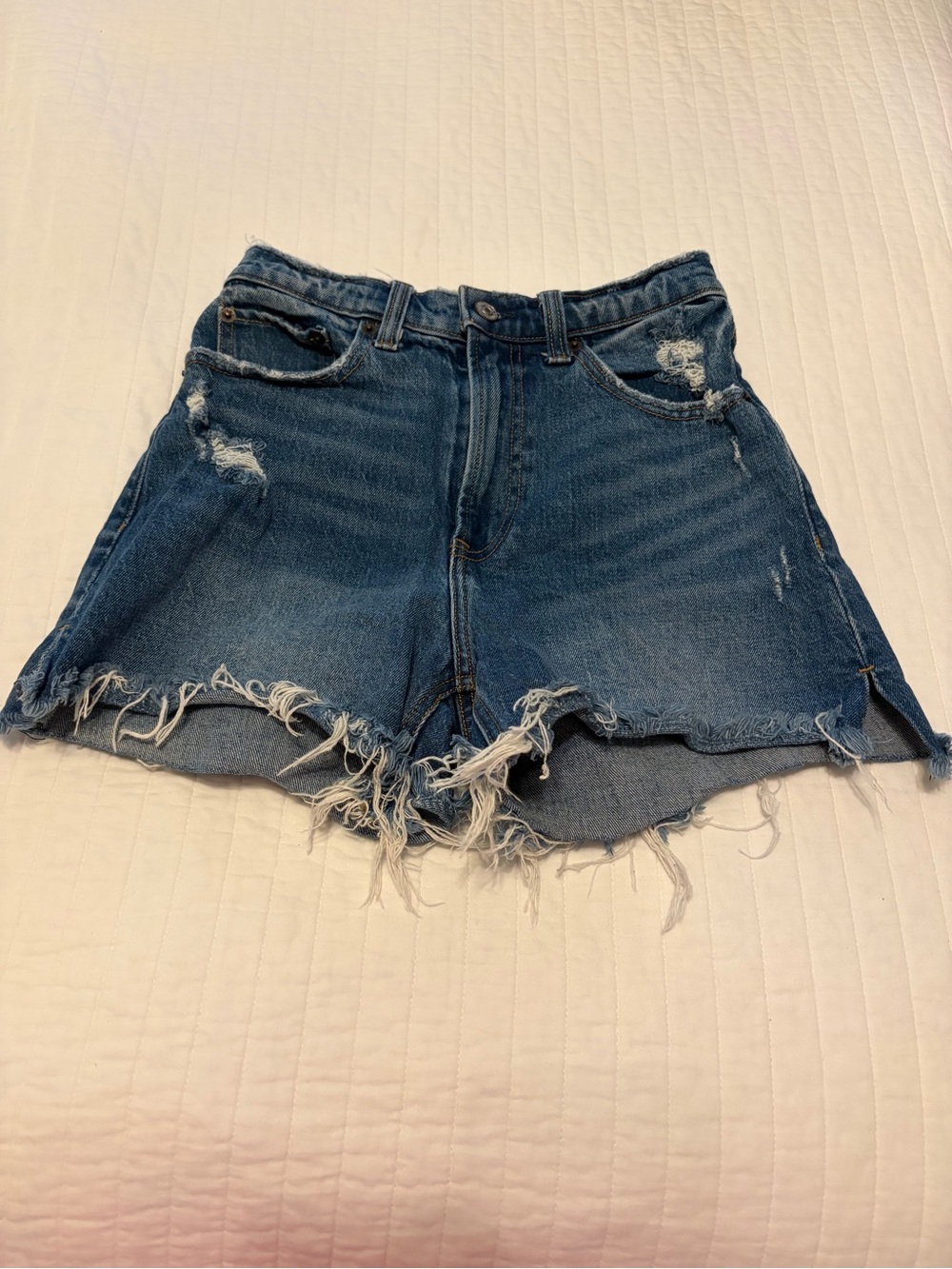 Abercrombie 4” Mom Short High Rise Curve Love Denim Shorts